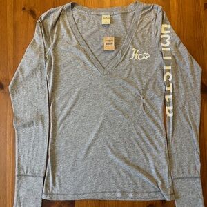Hollister Heather Gray V-Neck Long Sleeve Tee